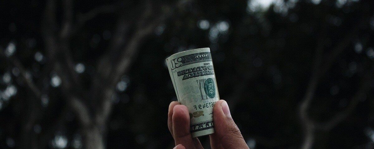 Czym są całkowite zmienne koszty jednostkowe?